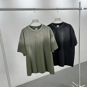 T-shirt Oversize Respirant en Polyester/Coton DiFan pour Homme, T-shirt Lourd Effet Gaufré Teint par Pulvérisation, Bords Bruts Effilochés et Délavés pour Homme - Product Image 4