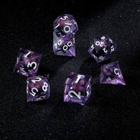 Ensemble de 7 dés en résine liquide faits à la main, dés polyédriques avec numéros dorés pour les jeux de rôle