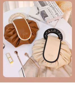 Bolsas de Cosméticos Redondas Impermeables para Mujer, Organizador de Maquillaje con Cordón de PU - Product Image 6