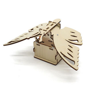 Kit de mariposa mecánica de madera, juguete educativo de ciencia de operación manual para niños de 7 a 9 años - Product Image 1