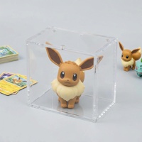 Vitrine rectangulaire moderne en acrylique sur mesure pour objets de sport et trophées, avec base anti-poussière pour la présentation de collections de récompenses