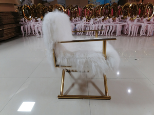 <span class=keywords><strong>Fauteuil</strong></span> de relaxation en laine <span class=keywords><strong>blanche</strong></span> avec accents en <span class=keywords><strong>fourrure</strong></span>, <span class=keywords><strong>fauteuil</strong></span> d'appoint en laiton doré et acier inoxydable pour salon - Product Image 4