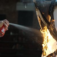 Extincteur portable tout-en-un YUKE, spray rouge |   Compact pour 10 types d'incendies |   Utilisation non toxique à la maison/en cuisine/au garage