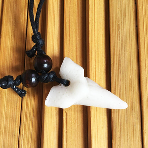 Collana con Dente di Squalo in Resina Personalizzabile e Regolabile per Uomo, Vendita Calda - Product Image 3