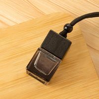Flacon diffuseur de parfum pour voiture vide en verre noir transparent carré de 8 ml, avec bouchon à vis et sérigraphie, vente en gros