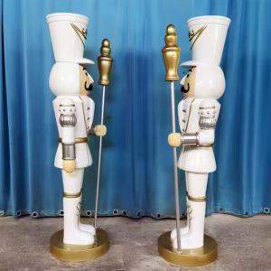 Estatua gigante <span class=keywords><strong>de</strong></span> <span class=keywords><strong>Cascanueces</strong></span> <span class=keywords><strong>de</strong></span> fibra <span class=keywords><strong>de</strong></span> vidrio para exteriores para decoración <span class=keywords><strong>de</strong></span> festivales navideños hecha <span class=keywords><strong>de</strong></span> escultura <span class=keywords><strong>de</strong></span> resina - Product Image 3