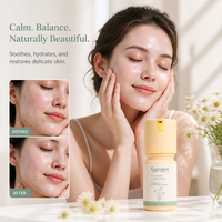 Spray facial à la camomille de marque propre pour l'hydratation et la douceur de la peau, offrant un effet éclatant et rafraîchissant.