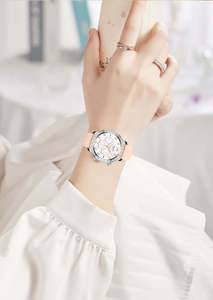 Women's Z95 <b>Mini</b> Smart Watch 1.3inch AMOLED Screen for Bluetooth Call Health Monitoring Fashionable Reloj Smartwatch Compass - Product Image 4