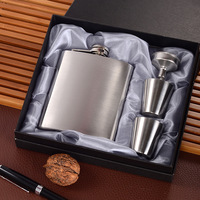 Set Hadiah Hip Flask Kulit PU 6oz 7oz 8oz Portabel dan Mudah Dibawa Dengan 2 Cangkir