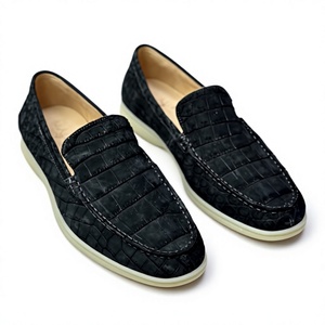 Mocasines de Piel de Cocodrilo 100% Auténtica en Color Negro |   Zapatillas sin cordones con acabado mate |   Zapatos Casuales para Hombre con Suela de Goma Resistente - Product Image 1
