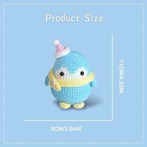 Kit per un pinguino natalizio all'uncinetto - Condividi la gioia del lavoro artigianale in compagnia e crea una tradizione natalizia speciale con i tuoi cari - Product Image 5