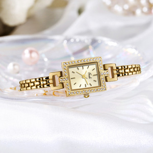 Bracelet en alliage vintage, montre à quartz pour femme, spécial Noël, design délicat, petit luxe léger - Product Image 3