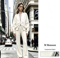 Ensemble deux pièces décontracté et écologique pour femme : veste zippée en satin et micro-pantalon, couleur blanc lait, pour une relaxation détente.