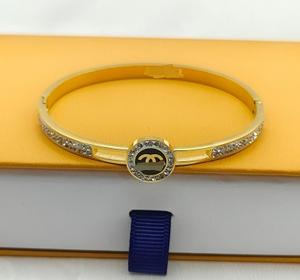 Nuovo bracciale da donna in acciaio inossidabile retrò europeo e americano semplice alla moda - Product Image 4