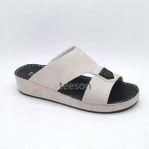 Sandales arabes tendance en cuir souple <span class=keywords><strong>suisse</strong></span>, fabriquées à la main, motif autruche d'Abu Dhabi, <span class=keywords><strong>chaussures</strong></span> de style de vie pour homme, sandales à enfiler - Product Image 2