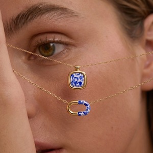 Collana Placcata <span class=keywords><strong>Oro</strong></span> 18K con Smalto <span class=keywords><strong>Blu</strong></span> e Bianco, Impermeabile, Antiossidante, Stile Chinoiserie, Ipoallergenica, con Ciondolo per Donne - Product Image 2