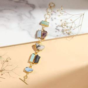 Pulsera de piedras naturales con acabado chapado en oro para mujer, hecha a mano, con múltiples piedras, estilo chunky, para fiestas. - Product Image 4
