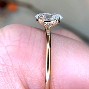 Bague de fiançailles en or 18 carats avec diamant de laboratoire ovale D-VS1, 0,5 carat, 1 carat, 1,5 carat, 2 carats, double griffes, style Provence - Product Image 2