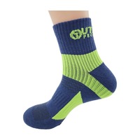Chaussettes de sport en gros pour hommes, épaisses, en tissu éponge, avec revers tricoté, respirantes, style mi-mollet pour la performance