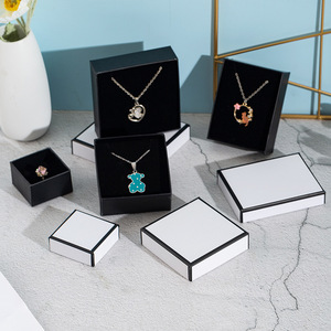 Caja de joyería personalizada con tapa y base de lujo, caja de embalaje de joyería de papel rígido y bolsa de regalo, caja de joyería forrada de satén - Product Image 5