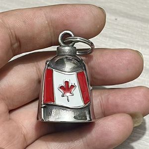 Porte-clés en acier inoxydable avec pendentif feuille d'érable canadienne, cadeau unisexe - Product Image 4