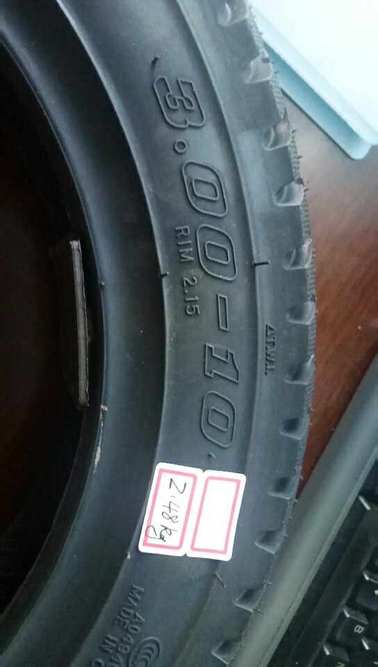 6PR/8PR capas y 30%-55% contenido de caucho de neumáticos de motocicleta a Pihlippines 3,00-10/30010