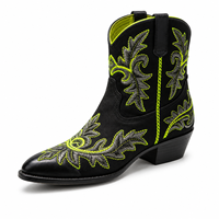 Bottes de cowboy noires brodées sur mesure pour femmes, bottines western vert néon à bout pointu et talon carré, vente en gros, OEM, ODM, usine 2026