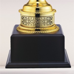 <span class=keywords><strong>Grand</strong></span> trophée de football personnalisé, grande coupe de trophée en métal pour les tournois sportifs, fabriqué en Chine - Product Image 2