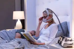 Máxima comodidad: innovador compatible con el casco ResMed AirFit F30i para una experiencia CPAP mejorada