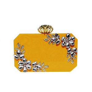 Pochette en cristal jaune à motif floral avec feuilles dorées, sac à main scintillant pour soirée - Product Image 1