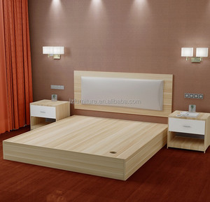 Ensemble de lit plateforme double en bois clair avec tête de lit rembourrée et tables de chevet pour hôtel, motel économique, auberge et dortoir étudiant - Product Image 2