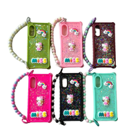 Vente en gros d'étuis de téléphone pour femmes avec quatre coins anti-chute en résine époxy, poupée et bracelet pour Iph 11 12 13 Pro MaX