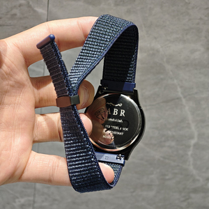Montres à quartz minimalistes pour hommes avec bracelet en nylon, lettres arabes personnalisées, calendrier et logo de marque, chiffres arabes - Product Image 4