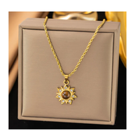 Collier Cœur Papillon Coquillage Blanc Chiffres Romains en Acier Titane 18K avec Perle en Acier Inoxydable comme Pierre Principale d'Inde