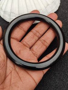 Bracelets en acrylique en résine audacieuse et brillante pour femmes Bracelets uniques faits à la main pour les amateurs de mode et de style quotidien - Product Image 3