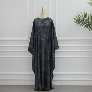 Abaya Islamica Pronta per la Spedizione, Abito Chiuso con Effetto Ombre Acquerello, Stampa Tie-Dye, Abaya Premium per Donne - Product Image 5