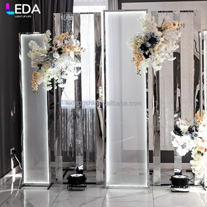 Arco de metal plateado para decoración de bodas con diseño moderno LEDA, telón de fondo de hierro para bodas. - Product Image 2