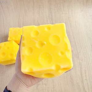 QYS Bloque de Queso Simulado Juguete Antiestrés No Comestible Duradero TPR Para Amigos 14+ - Product Image 5