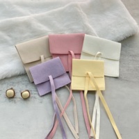 Pochette à bijoux personnalisée en microfibre de daim de luxe, fermeture à rabat à pression, résistante aux rayures, forme carrée pour boucles d'oreilles