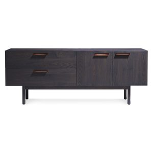 Mueble de televisión de estilo herencia para sala de estar, fabricado en madera maciza con finos elementos tallados a mano. - Product Image 1