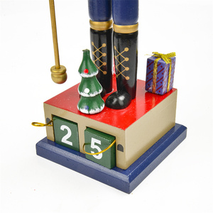 <span class=keywords><strong>Casse</strong></span>-noisettes en bois artisanal personnalisable, ensemble classique <span class=keywords><strong>rouge</strong></span> <span class=keywords><strong>et</strong></span> <span class=keywords><strong>vert</strong></span> en deux pièces, <span class=keywords><strong>casse</strong></span>-noisettes décoratif - Product Image 4