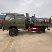 Camion grue Dongfeng 4x2 136 CV, empattement 3300 mm, grue à flèche articulée de 3 tonnes pour chantiers étroits et tâches de levage
