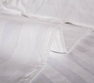 Guangzhou Factory Direct Kunden spezifische Four Seasons Hotel Bettwäsche Set Qualität Bett bezug und Bettlaken mit 3cm Streifen OEM Preis - Product Image 5