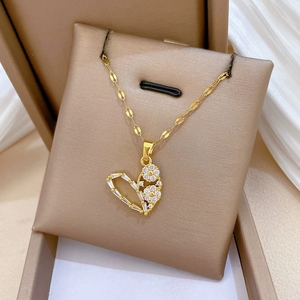 Collar de Estilo Lujoso, Delicado y Elegante con Diseño en Forma de Corazón para Hombre - Product Image 5
