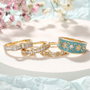 Set di Quattro Anelli Vintage con Fiocco Floreale Smaltato per Donne, Gioielli di Moda Ornamentali - Product Image 5