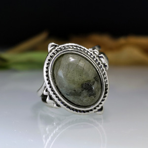 Anello Vintage Scintillante da Donna, Anello Statement Stile Retrò, Design Elegante, Accessorio per Dito, Stile alla Moda - Product Image 6