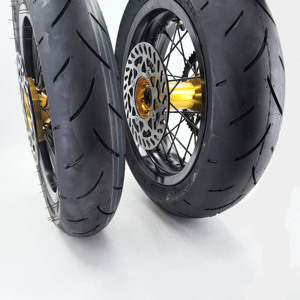 Ruota Super Motor da 12 Pollici 2.50-12 con Cerchio Anteriore, Pneumatico Stradale 90/90-12 e Ruota Posteriore 3.00-12 120/70-12, <span class=keywords><strong>Mozzo</strong></span> in Alluminio CNC - Product Image 4