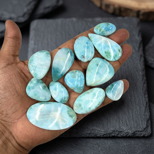 Larimar Azul Natural al por Mayor, Grado AAA, Gemas Sueltas en Cabujón, Formas y Tamaños Variados, de 20 a 30 mm Aprox. - Product Image 1