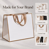 Sacs en papier 150 GSM avec poignées en ruban pour boutiques de vêtements, emballage personnalisé pour vêtements, commandes en gros pour marques de mode