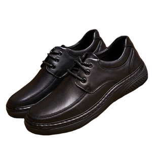 รองเท้าผู้ชายแฟชั่นเพิ่มความสูง 6 ซม. แบบซ่อนส้น น้ำหนักเบา ระบายอากาศดี กันลื่น สไตล์ลำลอง รับผลิตตามสั่งขายส่ง - Product Image 1